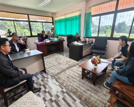 วันที่ 31 ตุลาคม 2568 เวลา 09.30 น. นายสมควร พลพวก นายกเทศมนตรีตำบลบ้านกอก ให้การต้อนรับเจ้าหน้าที่จากสำนักทรัพยากรน้ำบาดาล เขต 11อุบลราชธานี เพื่อดำเนินงานตามโครงการสำรวจและประเมินศักยภาพน้ำบาล ณ สำนักงานเทศบาลตำบลบ้านกอก อำเภอเขื่องใน จังหวัดอุบลราชธานี