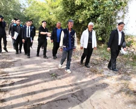 วันที่ 27 พฤศจิกายน 2568 เวลา 14.00 น. นายสมควร พลพวก นายกเทศมนตรีตำบลบ้านกอก  ลงพื้นที่ร่วมกับกรมชลประทานสำรวจที่ทิ้งดินวางแนวเขตการขุดลอกขุดลอกหนองคำตามโครงการพระราชดำริ  