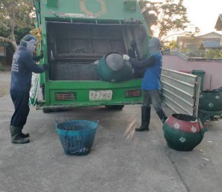 วันที่ 9 มกราคม 2569 เวลา 07.00 น. งานกำจัดขยะมูลฝอยและสิ่งปฏิกูล สำนักปลัดเทศบาล ออกบริการเก็บขยะมูลฝอยให้แก่ประชาชนตำบลบ้านนาแก้ว หมู่ที่ 1 หมู่ที่ 2 และหมู่ที่ 3