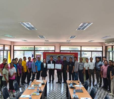 วันที่ 18 กุมภาพันธ์ 2569 เวลา 09.30 น. สำนักปลัดเทศบาล โดยมีนายสมควร พลพวก นายกเทศมนตรีตำบลบ้านกอก ประธานกรรมการกองทุนหลักประกันสุขภาพเทศบาลตำบลบ้านกอก ประธานในพิธีเปิดโครงการงานศพปลอดเหล้าตำบลบ้านกอก ทั้งนี้ได้มีการจัดทำข้อตกลงความร่วมมือ (MOU) 