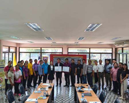 วันที่ 18 กุมภาพันธ์ 2569 เวลา 09.30 น. สำนักปลัดเทศบาล โดยมีนายสมควร พลพวก นายกเทศมนตรีตำบลบ้านกอก ประธานกรรมการกองทุนหลักประกันสุขภาพเทศบาลตำบลบ้านกอก ประธานในพิธีเปิดโครงการงานศพปลอดเหล้าตำบลบ้านกอก ทั้งนี้ได้มีการจัดทำข้อตกลงความร่วมมือ (MOU)  