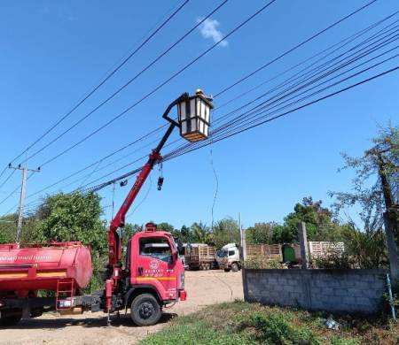 วันที่ 10 มีนาคม 2569 เวลา 11.00 น. สำนักปลัดเทศบาล พร้อมด้วยกองช่างเทศบาลตำบลบ้านกอก ออกให้บริการซ่อมไฟฟ้าสาธารณะสี่แยกบ้านนายประชัน ทวีศรี บ้านกอก หมู่ที่ 6 และถนนสายบ่อขยะ หมู่ที่ 3 เพื่อแก้ไขปัญหาความเดือดร้อนให้แก่ประชาชนตำบลบ้านกอก