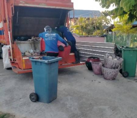 วันที่ 10 มีนาคม  2569 เวลา 07.00 น. งานกำจัดขยะมูลฝอยและสิ่งปฏิกูล สำนักปลัดเทศบาล ออกบริการเก็บขยะมูลฝอยให้แก่ประชาชนตำบลบ้านนาแก้ว หมู่ที่ 1 หมู่ที่ 2 และหมู่ที่ 3 และส่งมอบถังขยะใบใหม่ให้แก่ประชาชนตำบลบ้านกอก หมู่ที่ 5