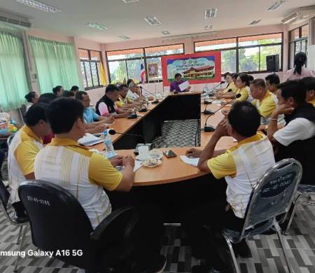 วันที่ 31 มีนาคม 2569 เวลา 10.00 น. นายสมควร พลพวก นายกเทศมนตรีตำบลบ้านกอก เป็นประธานในการประชุมหารือเตรียมความพร้อมการจัดงานประเพณีสงกรานต์ ประจำปี 2569 ณ ห้องประชุมสำนักงานเทศบาลตำบลบ้านกอก อำเภอเขื่องใน จังหวัดอุบลราชธานี