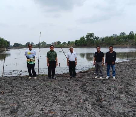 วันที่ 24 เมษายน 2569 เวลา 10.30 น. นายสมควร พลพวก นายกเทศมนตรีตำบลบ้านกอก พร้อมด้วยคณะผู้บริหาร หัวหน้าสำนักปลัดเทศบาล และเจ้าพนักงานประปา ลงพื้นที่สำรวจห้วยน้ำก่ำเพื่อตรวจปริมาณน้ำในการผลิตน้ำประปาให้แก่ประชาชนตำบลบ้านกอก