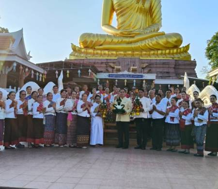 วันที่ 27 ตุลาคม 2569 เวลา 15.00 น.นายสมควร พลพวก นายกเทศมนตรีตำบลบ้านกอก เข้าร่วมประกอบพิธีบูชาวันพระเจ้าเปิดโลก โดยการรำถวายเป็นพุทธบูชา ธรรมบูชาและสังฆบูชาร่วมฟ้อนรำวันพระเจ้าเปิดโลก ณ พุทธสถานครองราชย์ 60 ปี (พระใหญ่) ต.ก่อเอ้ อ.เขื่องใน จ.อุบลราชธานี